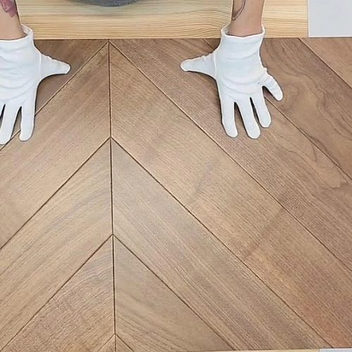ОРЕХ АМЕРИКАНСКИЙ ИНЖЕНЕРНАЯ ДОСКА HM FLOORING ФРАНЦУЗСКАЯ ЁЛКА для пола